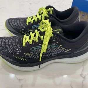Women's Running Shoes Size 8. Brooks Glycerin 19.